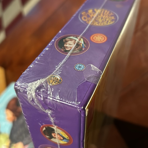 Willy Wonka & the Chocolate Factory Three-Disc 40th Anniversary Collectors Combo - Picture 15 of 15